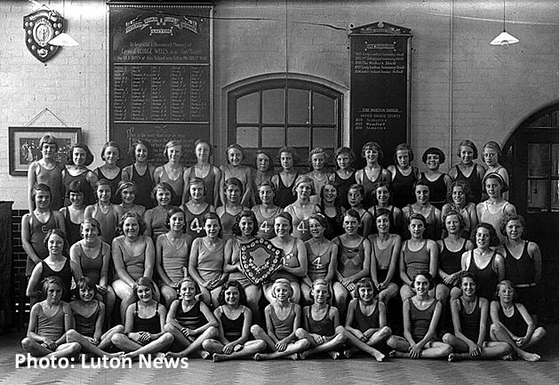 Hitchin Road Girls School memorial