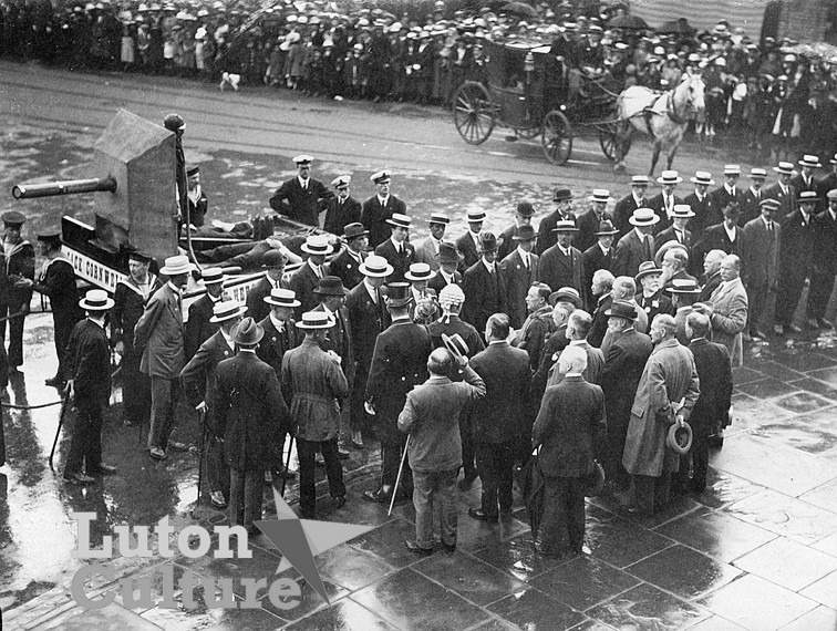Comrades float on Peace Day