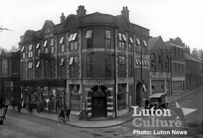 Luton News building in 1921