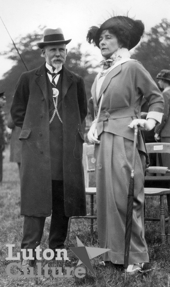 Lady Wernher and Mayor Primett 1914 (Cox)