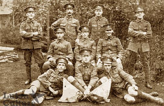 L-Cpl Eric Grace and 24th Londons