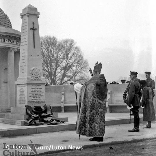 Beds Regt war memorial blessing